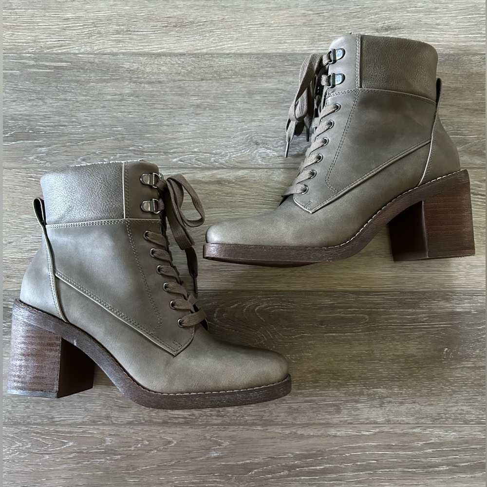 Crown Vintage Holliss Lace Up Ankle Boots